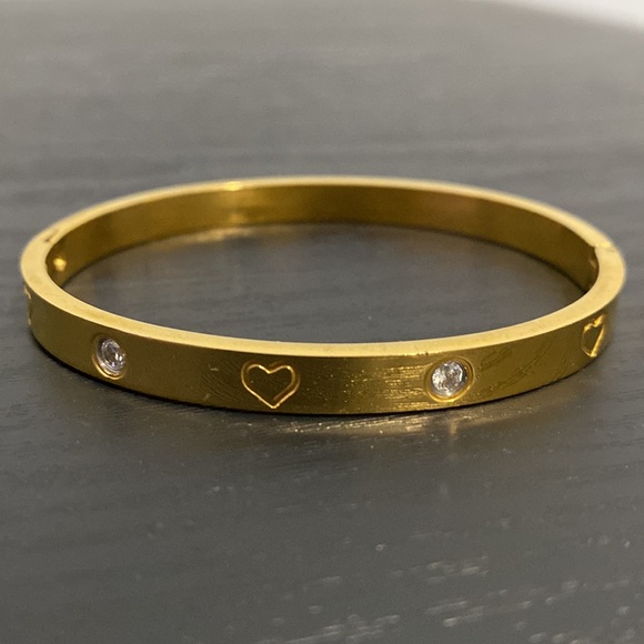 Lot of 6 Gold Tone Cuff Bracelets and Bangles - Picture 7 of 14